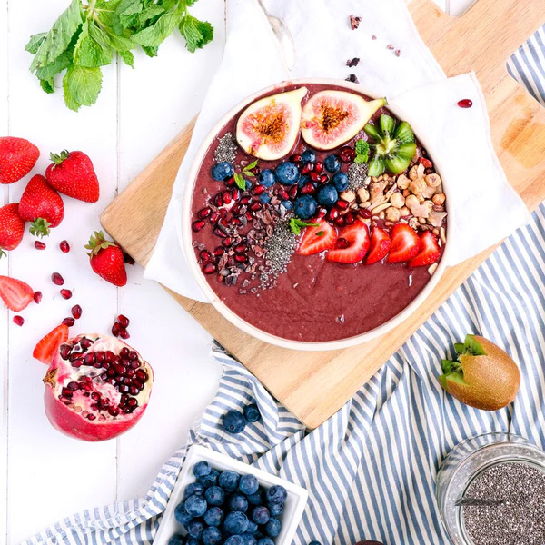巴西莓粉与您最喜欢的早餐水果和牛奶混合即可！